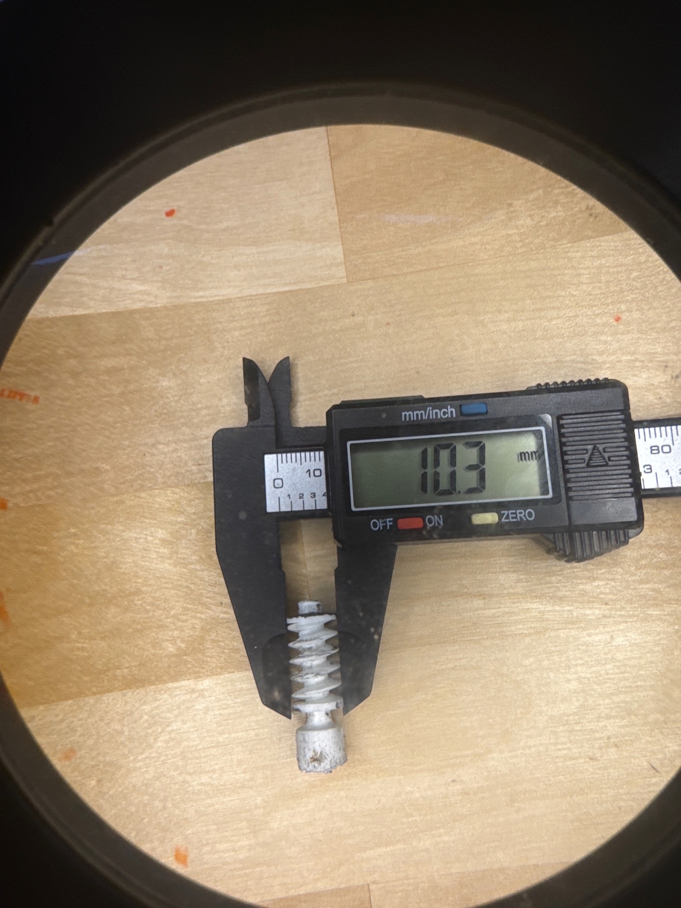 Calipers on a worm gear under the ring light