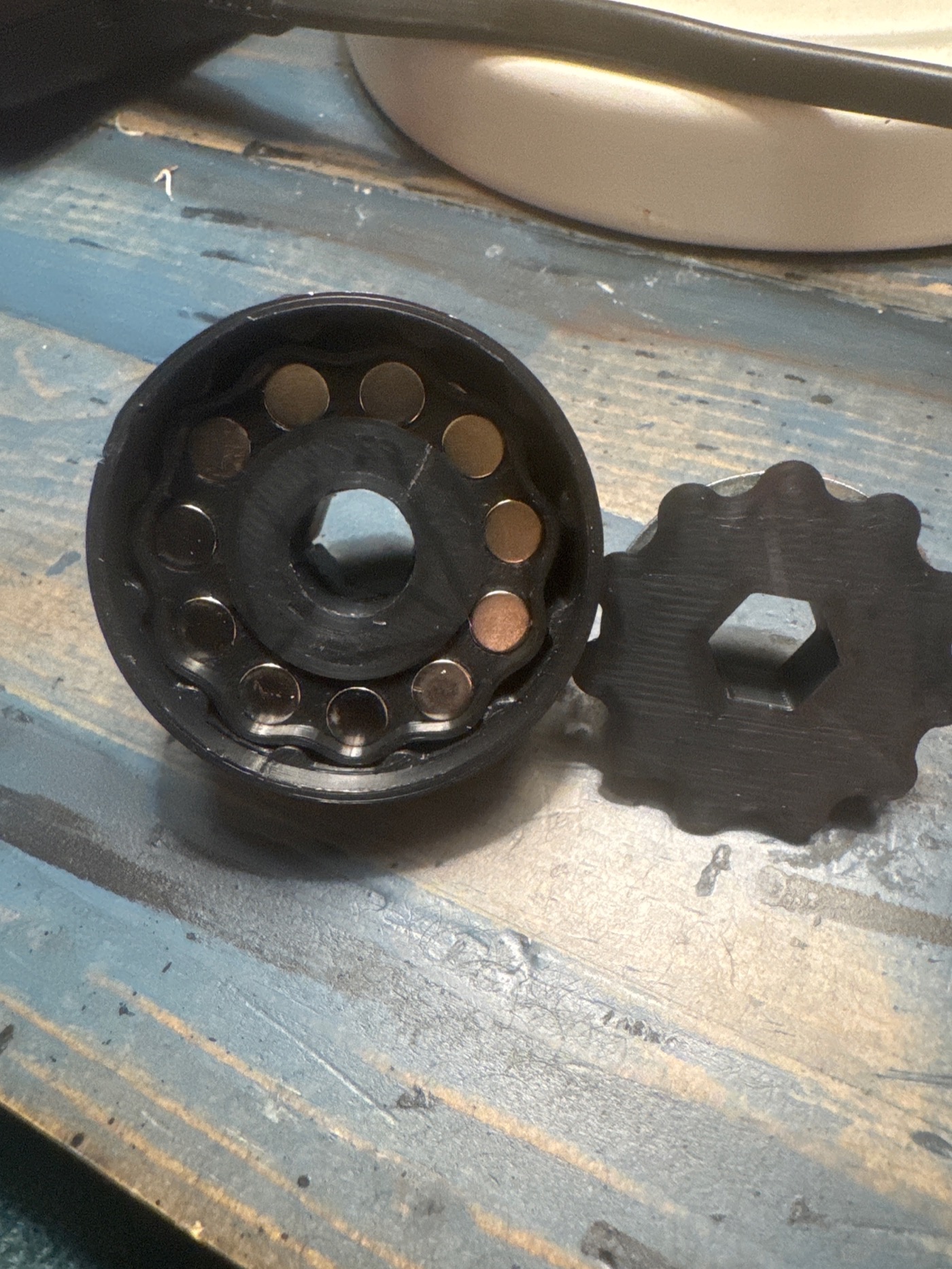 Magnetic gear ring with embedded magnets